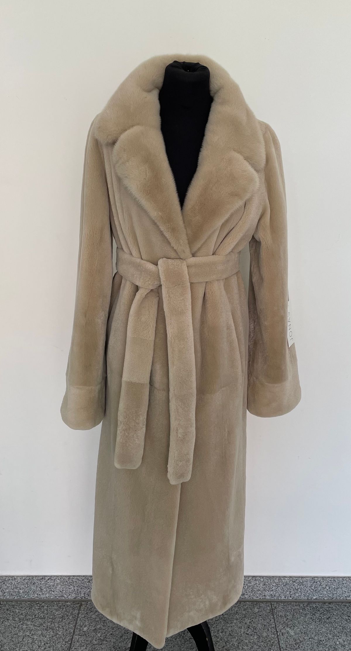 Pelzmantel aus der Winterkollektion (Nr. 19)